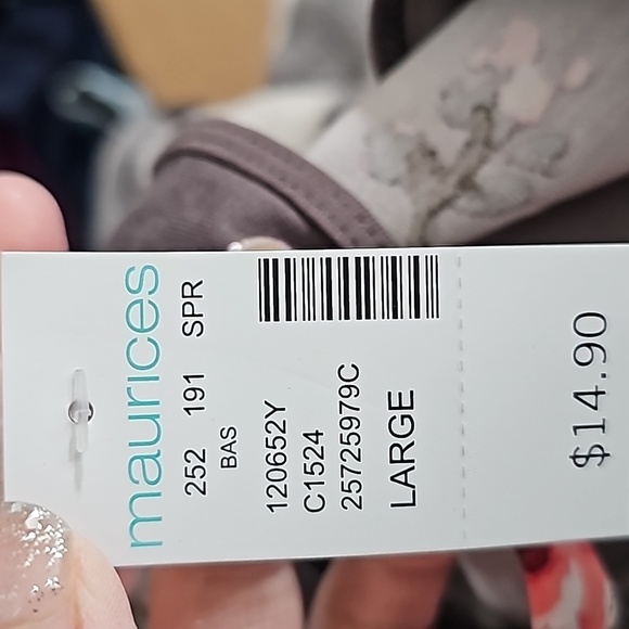 Maurices large floral tank NWT - Picture 3 of 3